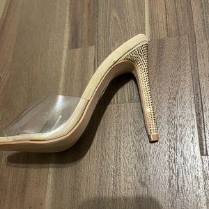 *NEVER WORN* PRETTY LITTLE THINGS CLEAR STRAP HEEL WITH GOLD